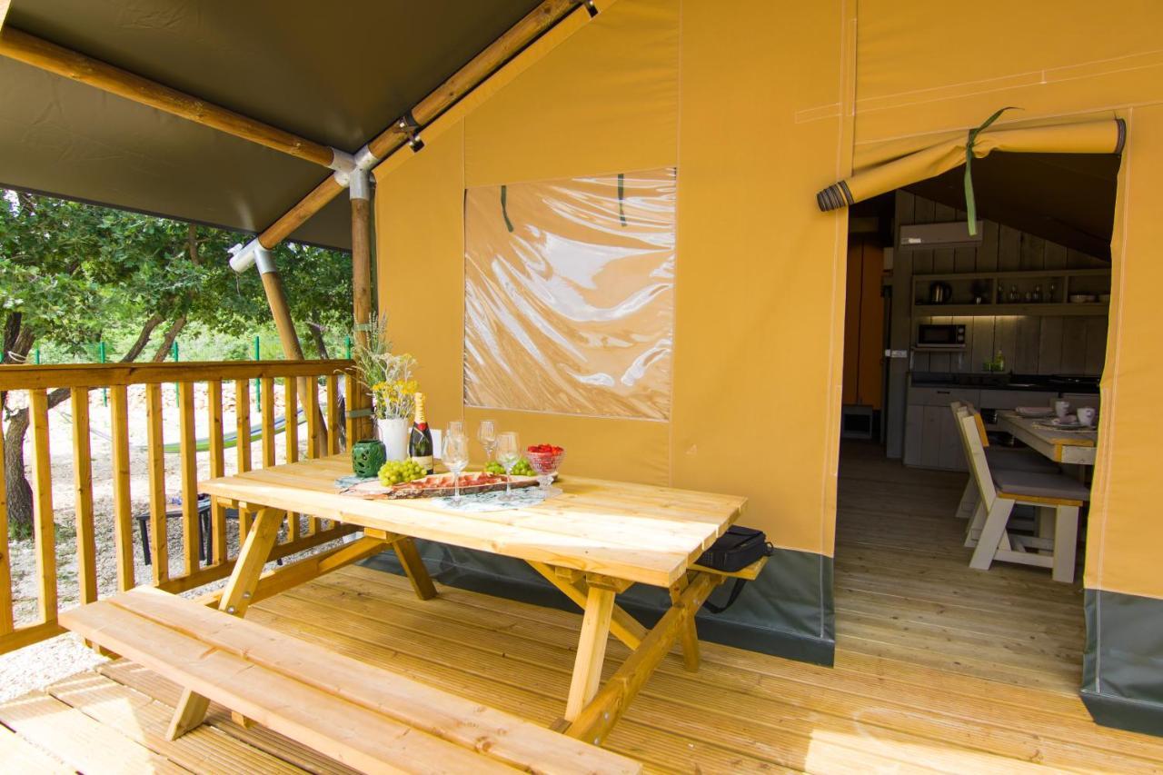 Отель Grande Glamping With Pool Биоград-на-Мору Экстерьер фото