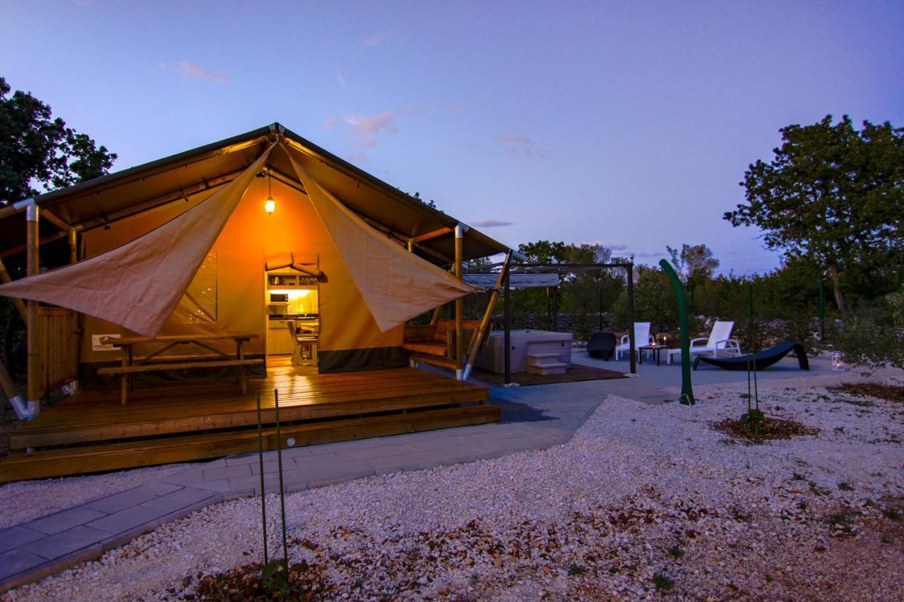 Отель Grande Glamping With Pool Биоград-на-Мору Экстерьер фото