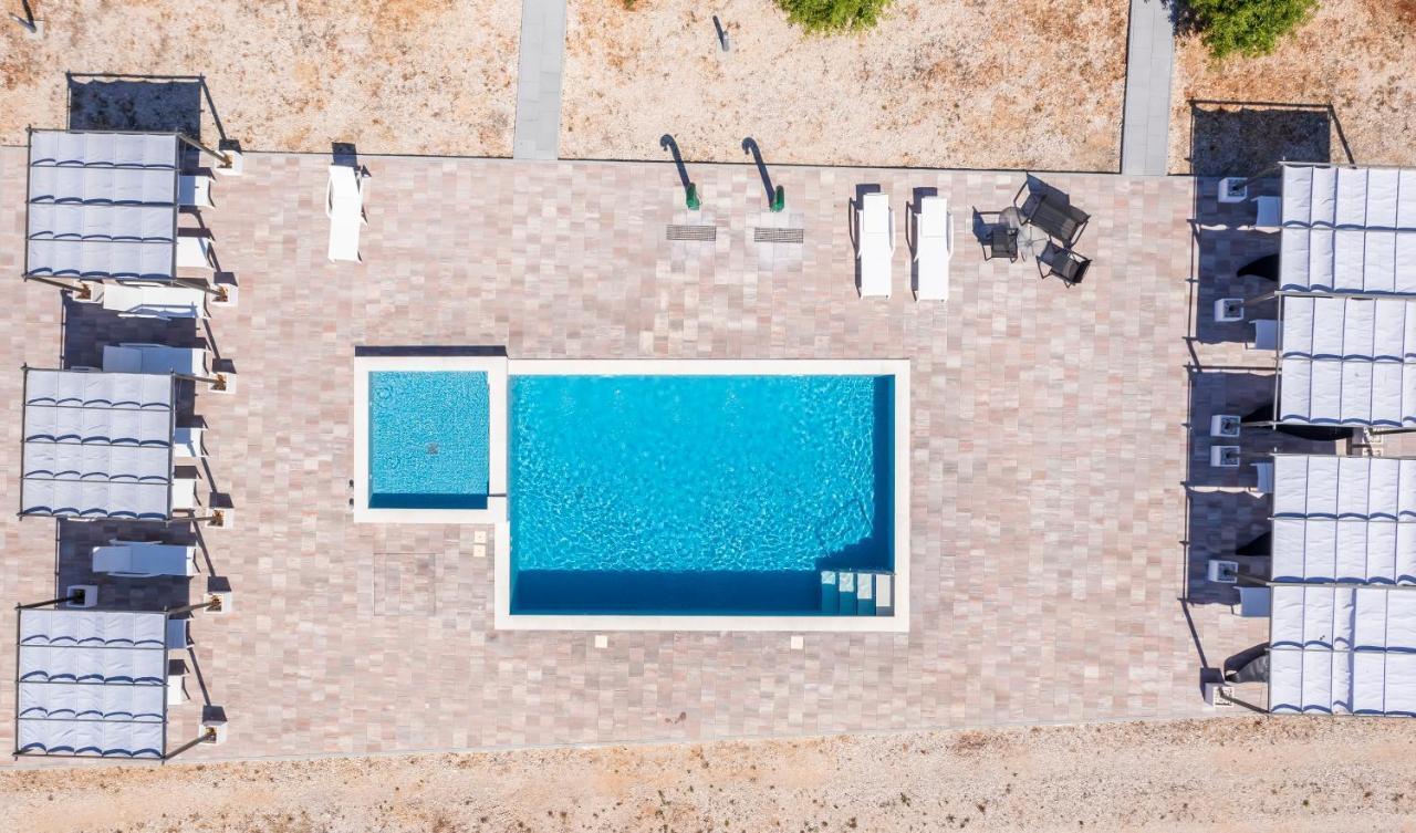 Отель Grande Glamping With Pool Биоград-на-Мору Экстерьер фото
