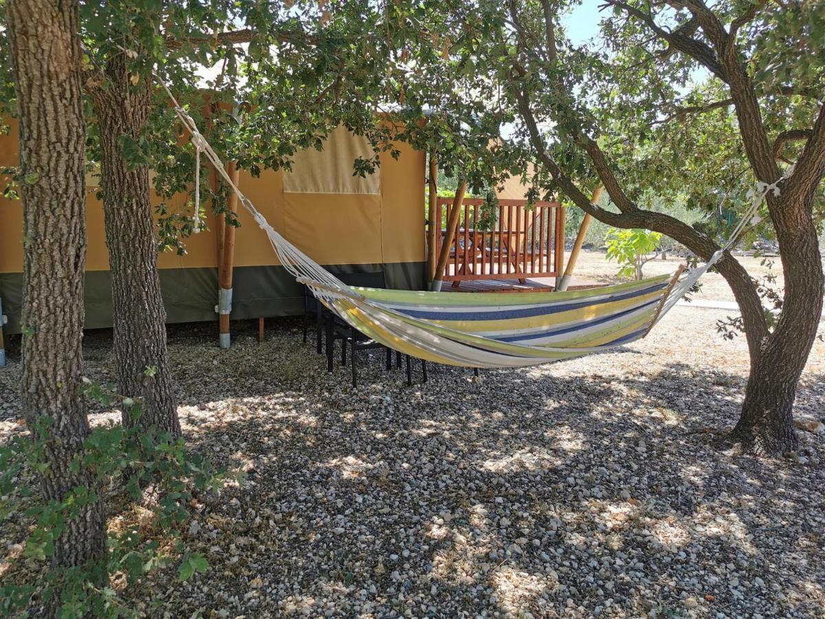 Отель Grande Glamping With Pool Биоград-на-Мору Экстерьер фото