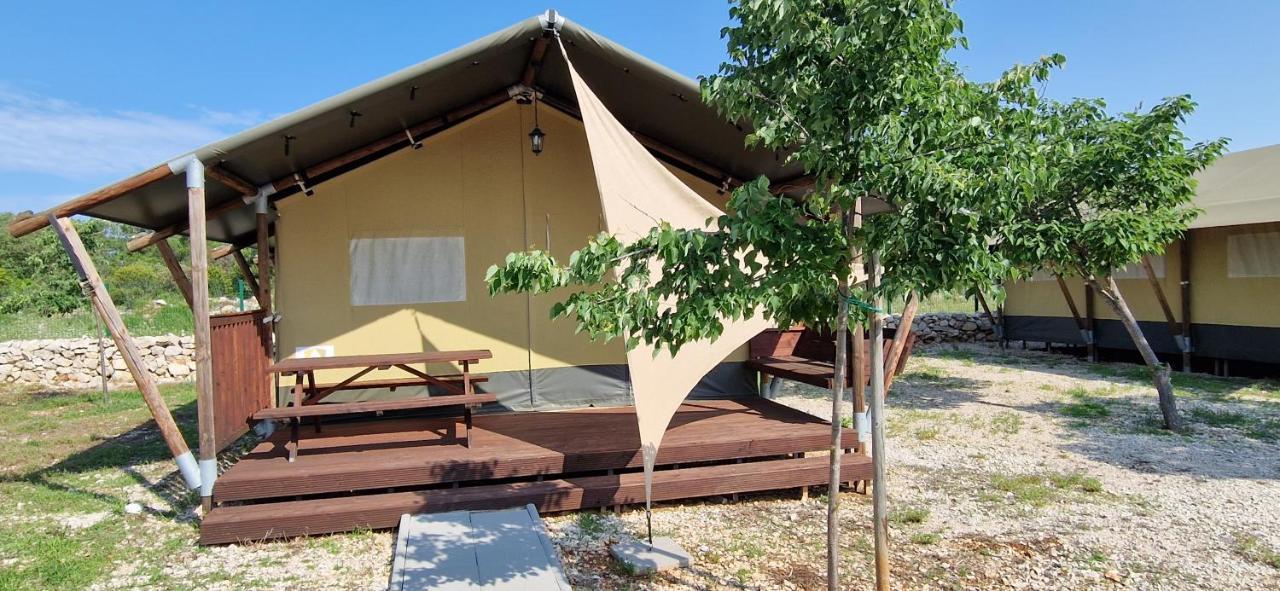 Отель Grande Glamping With Pool Биоград-на-Мору Экстерьер фото