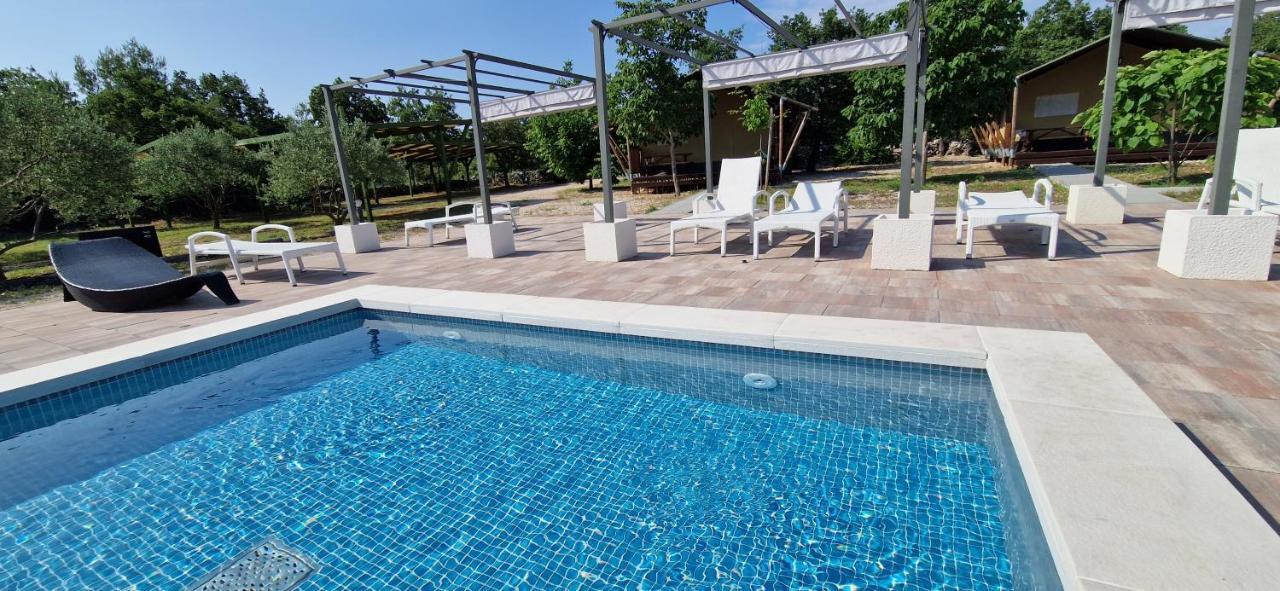 Отель Grande Glamping With Pool Биоград-на-Мору Экстерьер фото