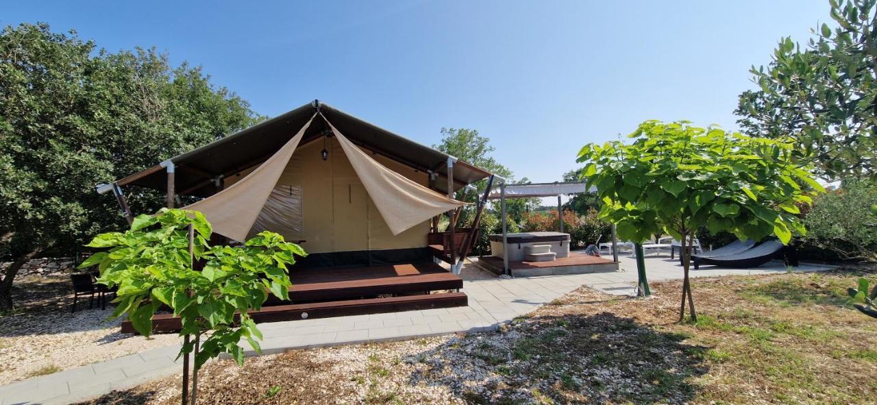 Отель Grande Glamping With Pool Биоград-на-Мору Экстерьер фото